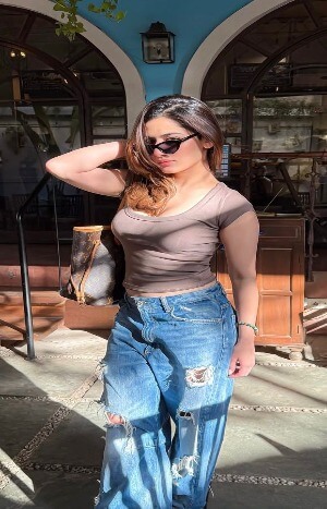VIP call girl in Agra